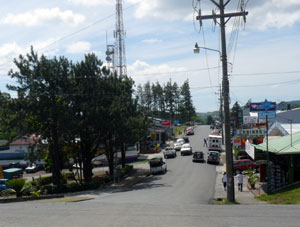 The main road into Nuevo Arenal at the intersection of the lake highway.